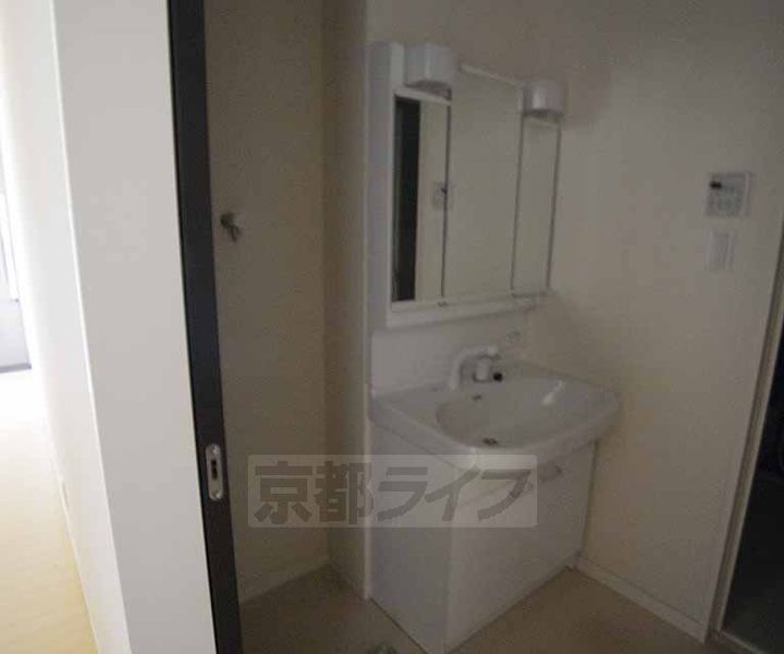 京都府京都市西京区桂久方町の賃貸アパートの内装