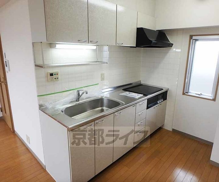 京都府京都市西京区川島調子町の賃貸マンションのキッチン