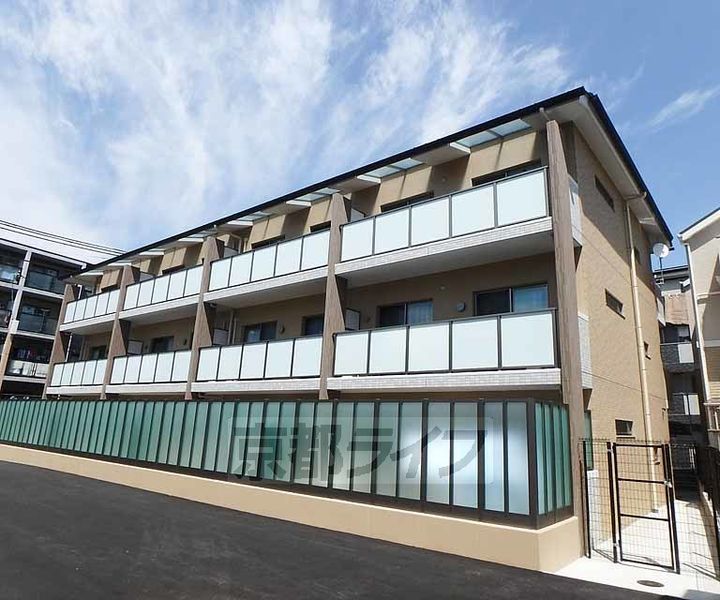 京都府京都市西京区桂河田町の賃貸マンションの外観