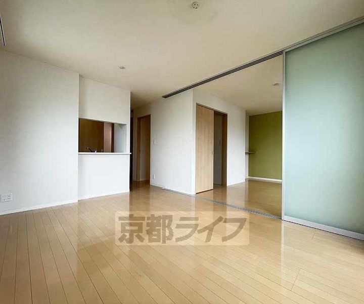京都府長岡京市井ノ内南内畑の賃貸アパートの居間