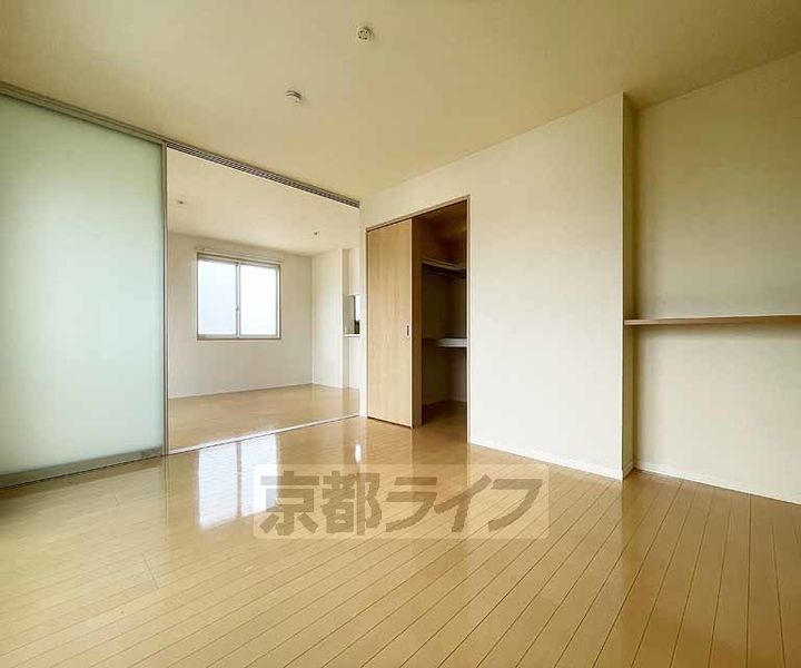 京都府長岡京市井ノ内南内畑の賃貸アパートの居間