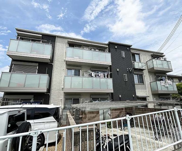 京都府乙訓郡大山崎町円明寺下金蔵の賃貸マンションの外観