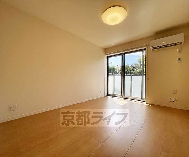 京都府乙訓郡大山崎町円明寺下金蔵の賃貸マンションの居間