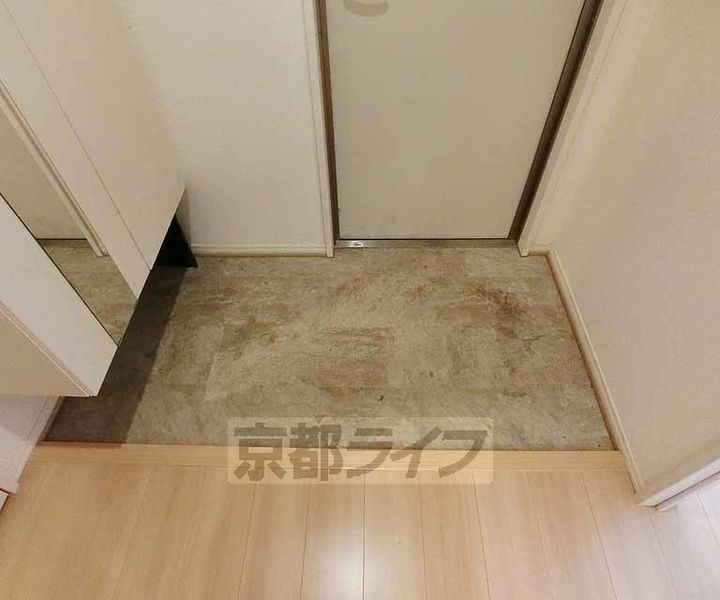 グレース新田A201の玄関