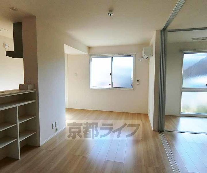 グレース新田A201の居間