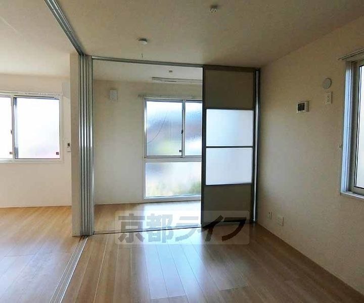 グレース新田A201の居間