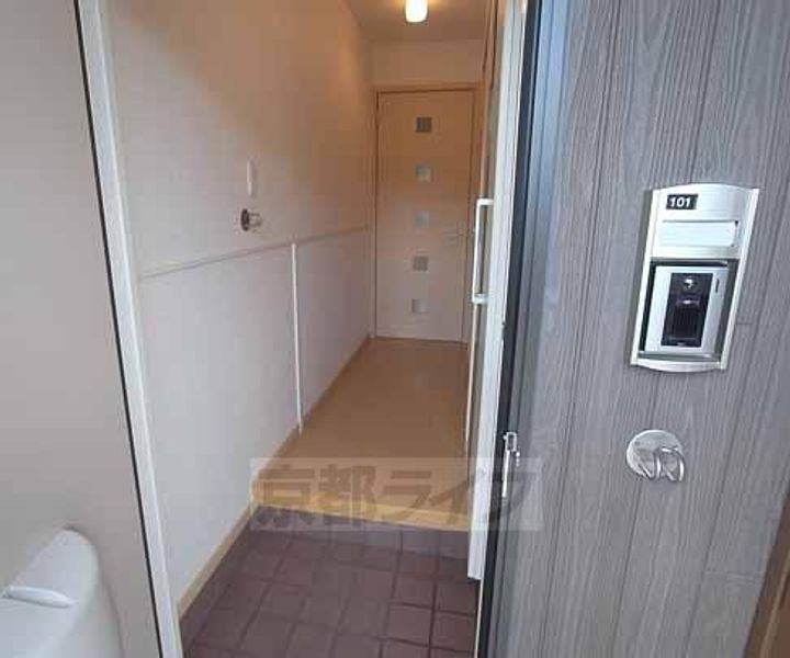 プラシード嵯峨 Ⅰの玄関