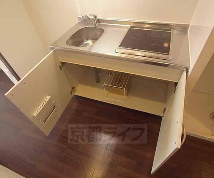 京都府京都市右京区太秦松本町の賃貸マンションのキッチン