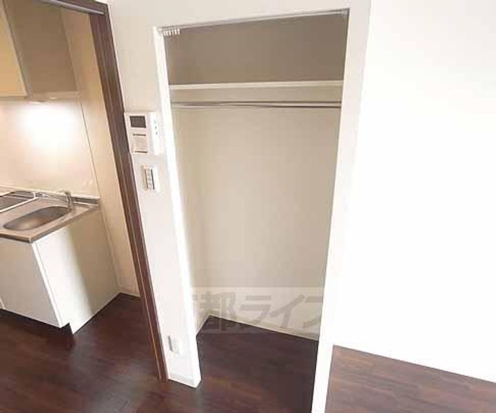 京都府京都市右京区太秦松本町の賃貸マンションの内装