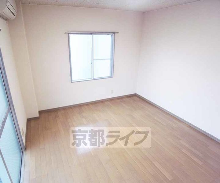 京都府京都市中京区西ノ京樋ノ口町の賃貸マンションの寝室