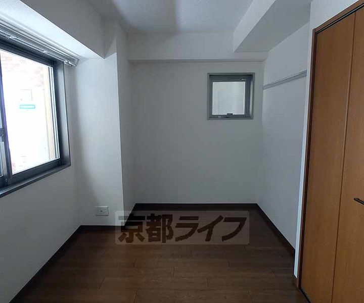 京都府京都市中京区壬生神明町の賃貸マンションの居間
