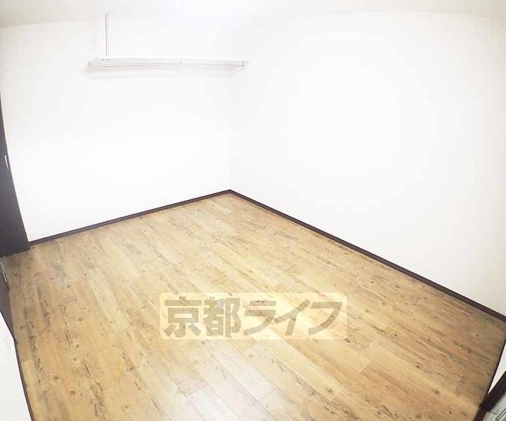 フラッティ花園ミンクの居間