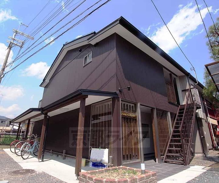 京都府京都市右京区梅津北浦町の賃貸アパートの外観