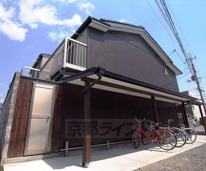 京都府京都市右京区梅津北浦町の賃貸アパートの外観