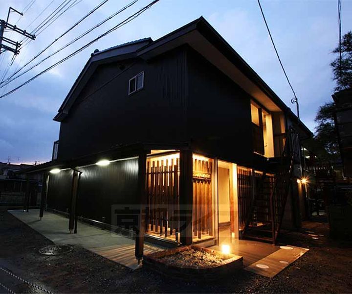 京都府京都市右京区梅津北浦町の賃貸アパートの外観