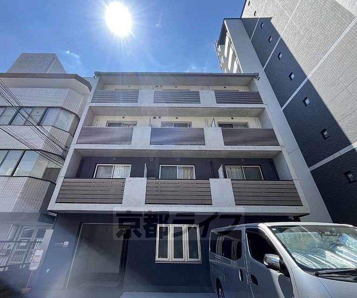京都府京都市右京区梅津南広町の賃貸マンションの外観