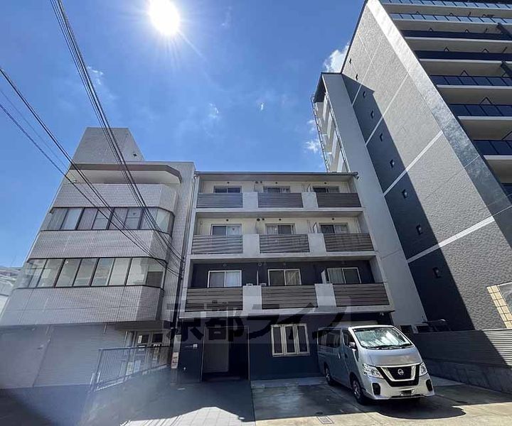 京都府京都市右京区梅津南広町の賃貸マンションの外観