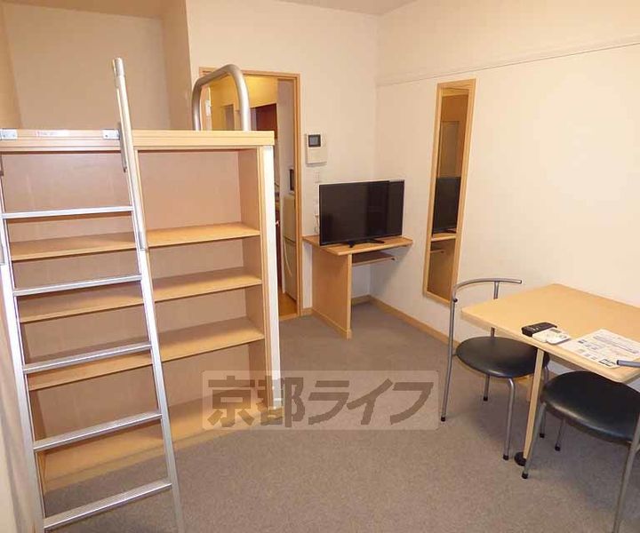 レオパレスメゾン吉祥院の居間