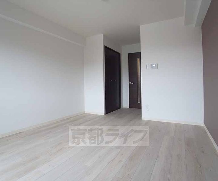 グランレブリー太秦天神川の居間