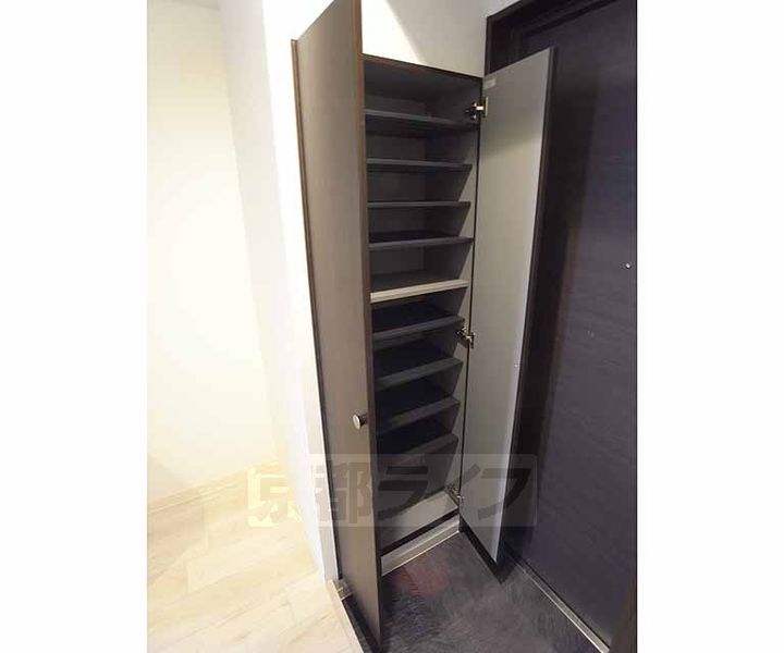 グランレブリー太秦天神川の玄関