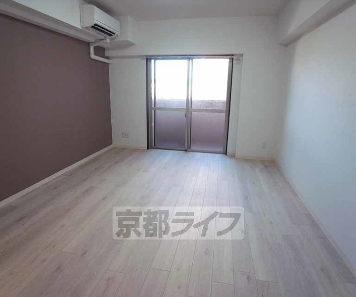 グランレブリー太秦天神川の居間