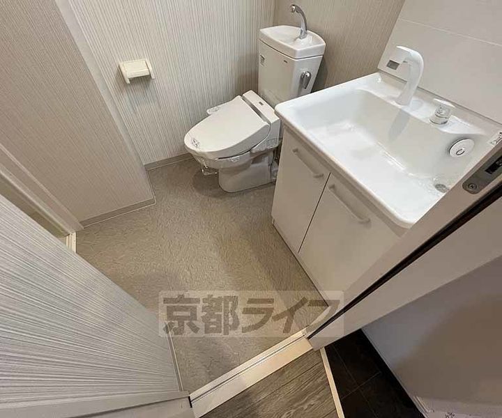 京都府京都市右京区西京極東大丸町の賃貸マンションの内装