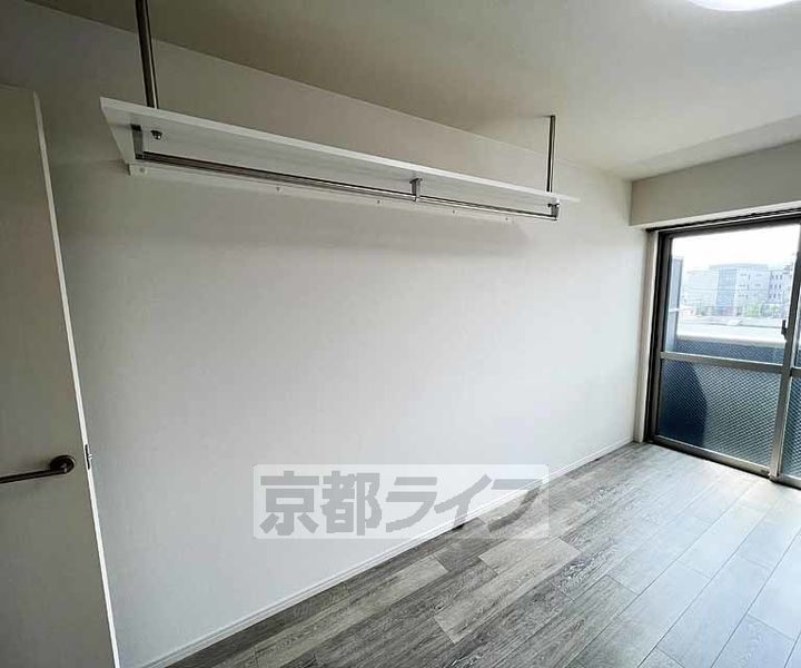 京都府京都市右京区西京極東大丸町の賃貸マンションの内装
