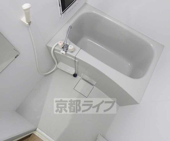 ディアネス西院302の風呂