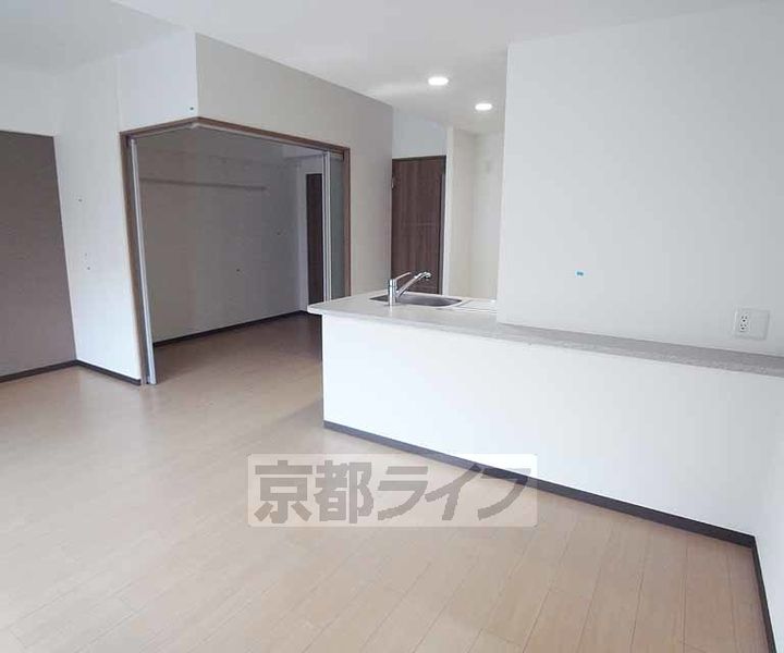 京都府京都市中京区聚楽廻東町の賃貸マンションの居間