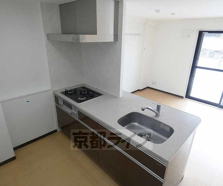 京都府京都市中京区聚楽廻東町の賃貸マンションのキッチン