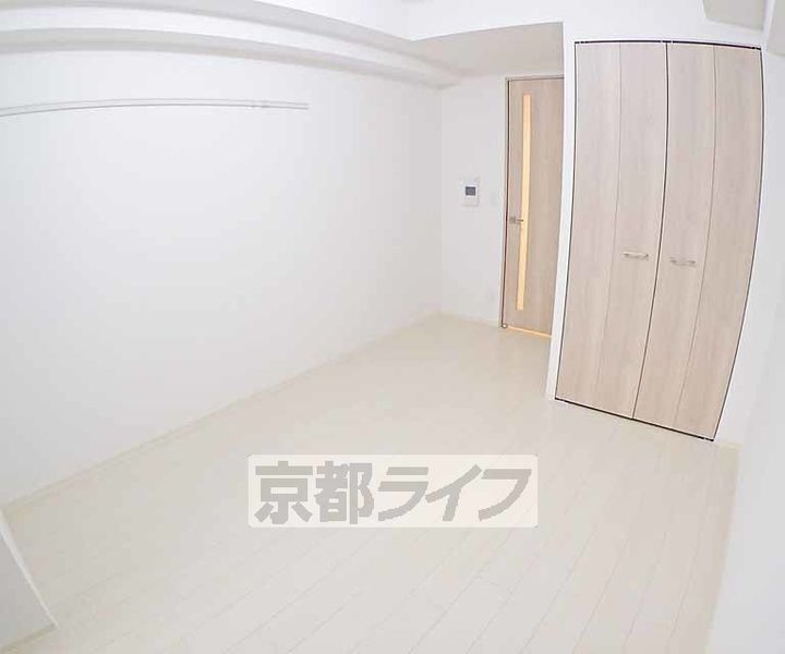 京都府京都市中京区壬生辻町の賃貸マンションの居間
