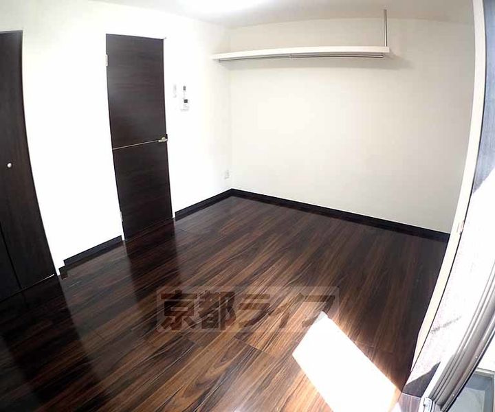 京都府京都市中京区西ノ京中御門西町の賃貸マンションの居間