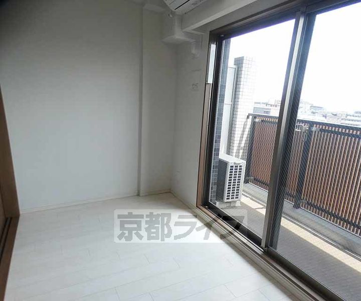 京都府京都市下京区西七条北月読町の賃貸マンションの寝室