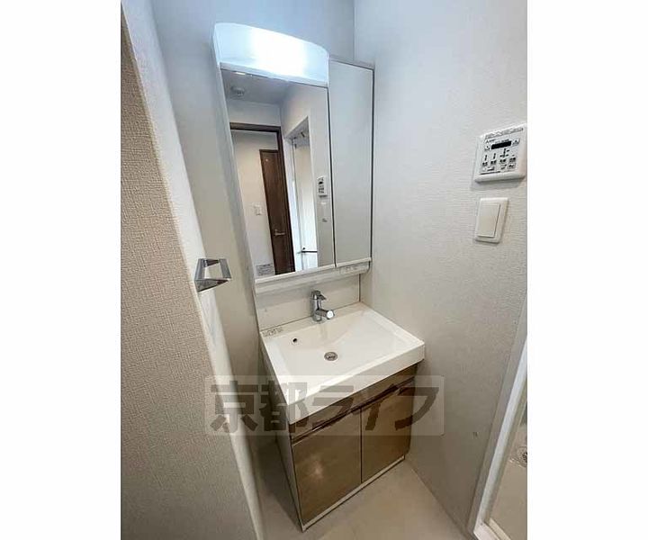 京都府京都市下京区西七条北月読町の賃貸マンションの内装