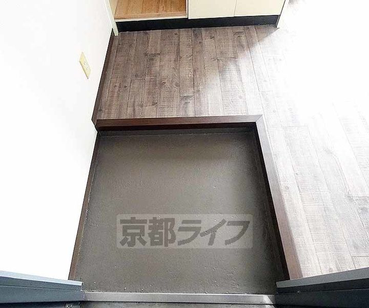 パイングローブ高辻の玄関