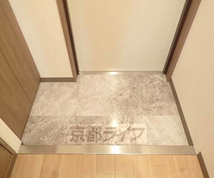 House miyavi 嵯峨の郷206の玄関