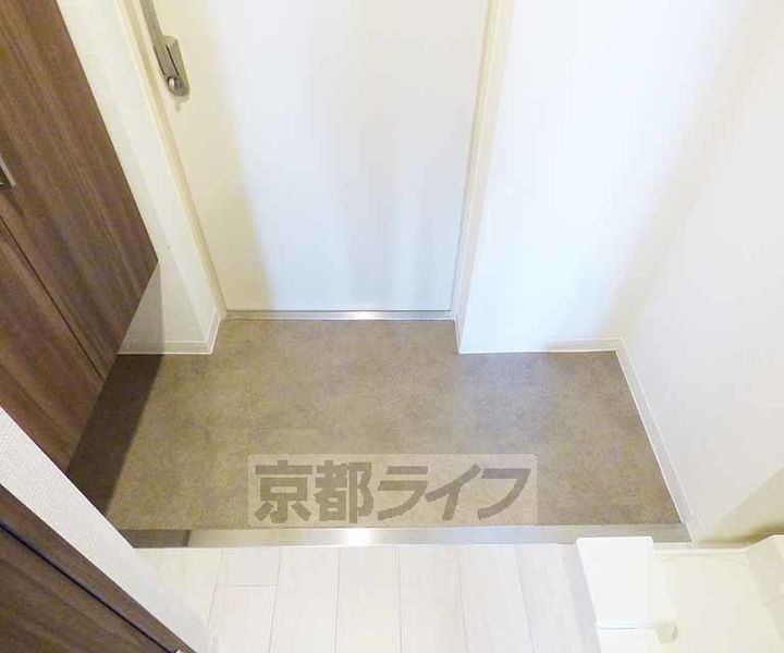 ファーストフィオーレ京都西京極102の玄関