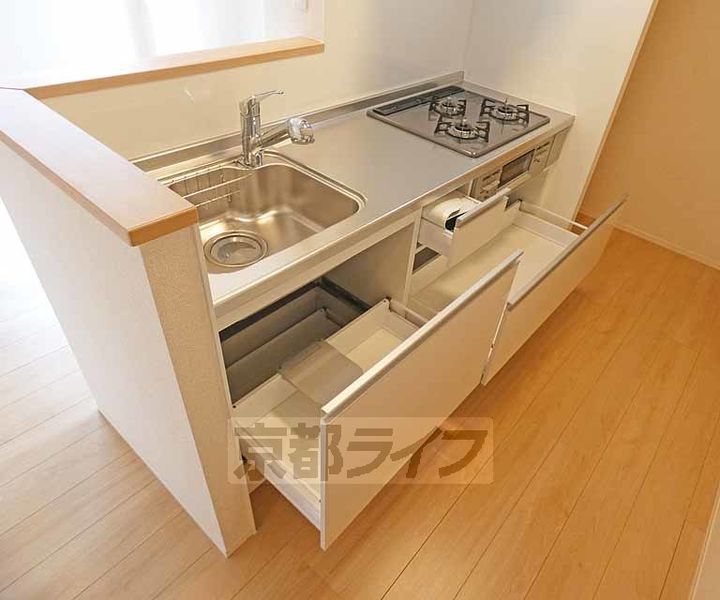 京都府京都市右京区嵯峨野投渕町の賃貸アパートのキッチン
