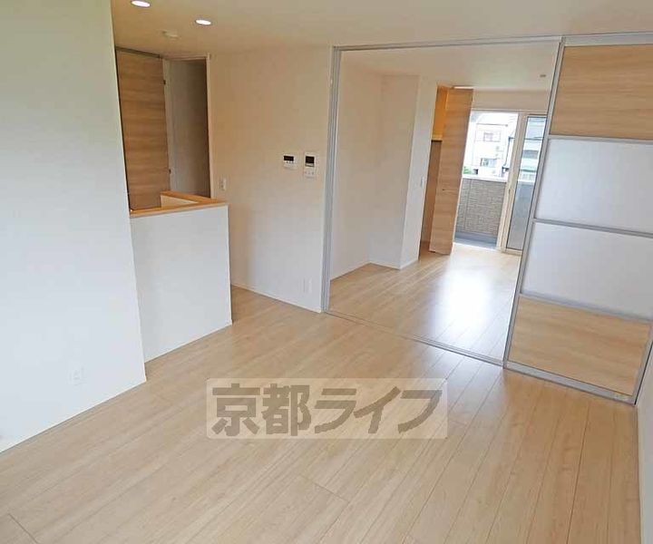京都府京都市右京区嵯峨野投渕町の賃貸アパートの居間