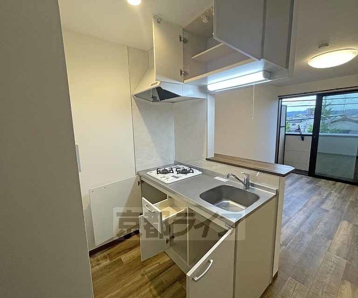 京都府京都市右京区西京極西川町の賃貸マンションのキッチン