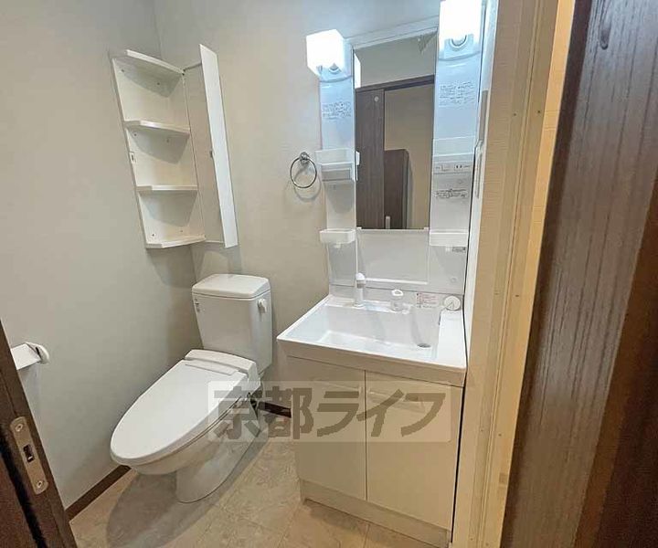 京都府京都市右京区西京極西川町の賃貸マンションの内装