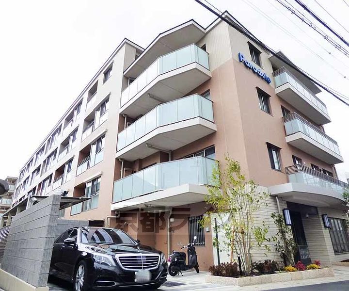 京都府京都市右京区太秦中筋町の賃貸マンションの外観