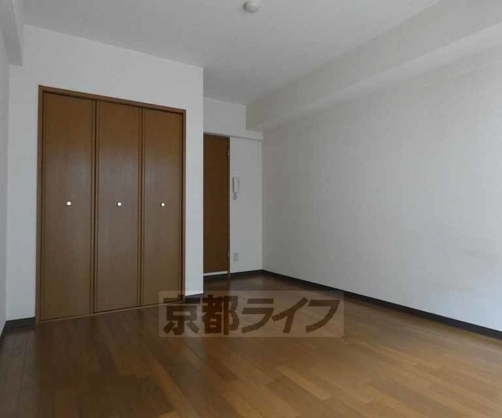 京都府京都市中京区砂金町の賃貸マンションの居間