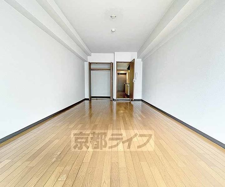 京都府京都市中京区砂金町の賃貸マンションの居間
