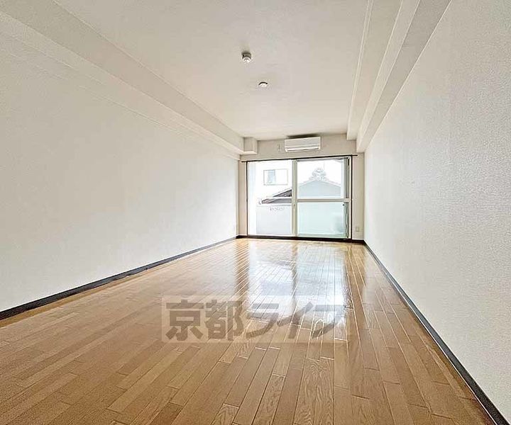 京都府京都市中京区砂金町の賃貸マンションの居間