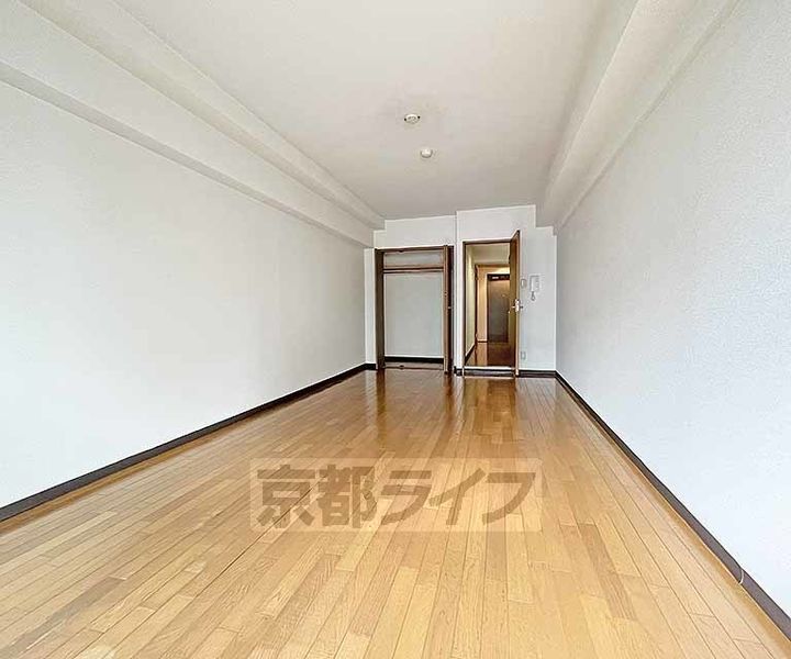 京都府京都市中京区砂金町の賃貸マンションの居間