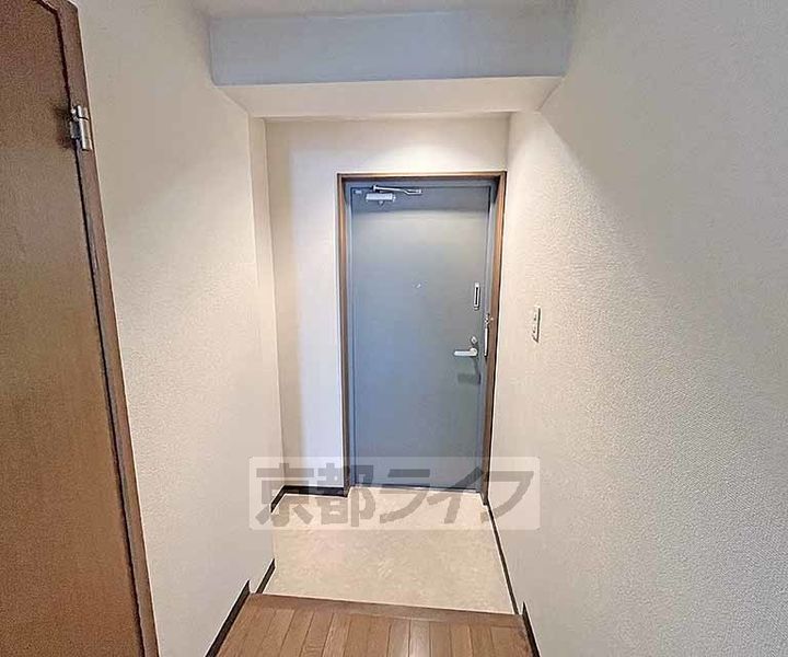 京都府京都市中京区砂金町の賃貸マンションの玄関