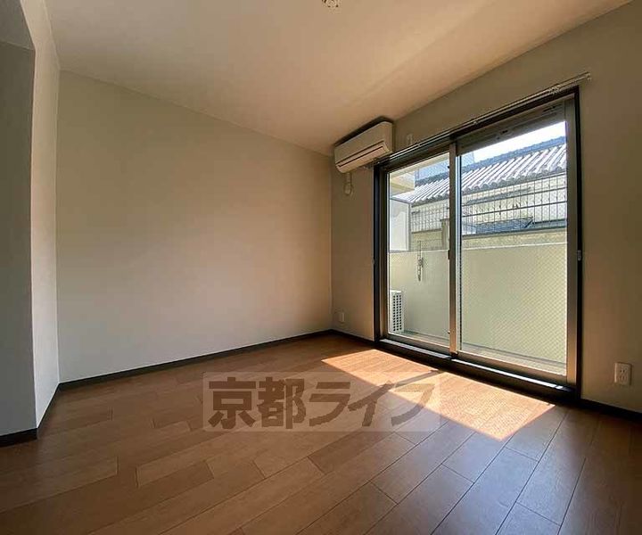 ジョバニ フォーリエ105の居間