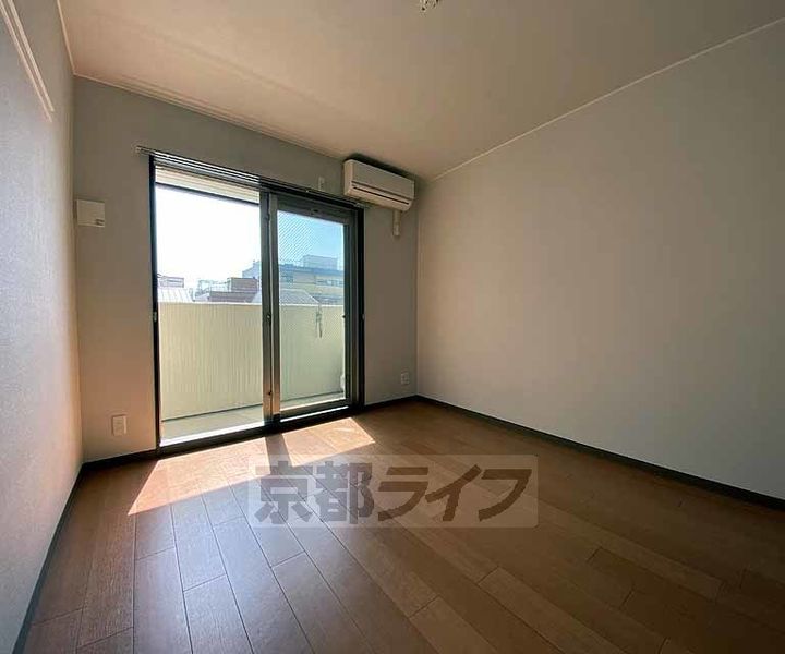 ジョバニ フォーリエ101の居間