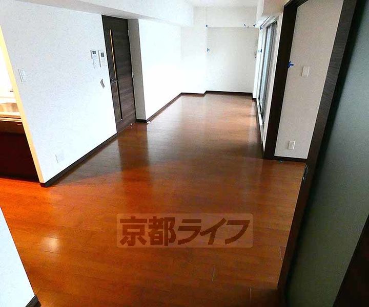 エスリード烏丸御池901の居間